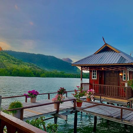 Parapat Water Village Resort Семпорна Экстерьер фото